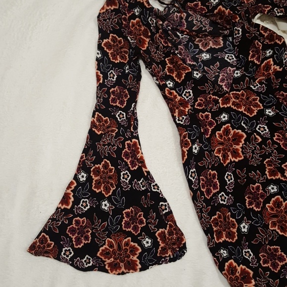 SOLD ❌Floral Print Mini Bell Sleeve Dress❌ - Picture 3 of 5